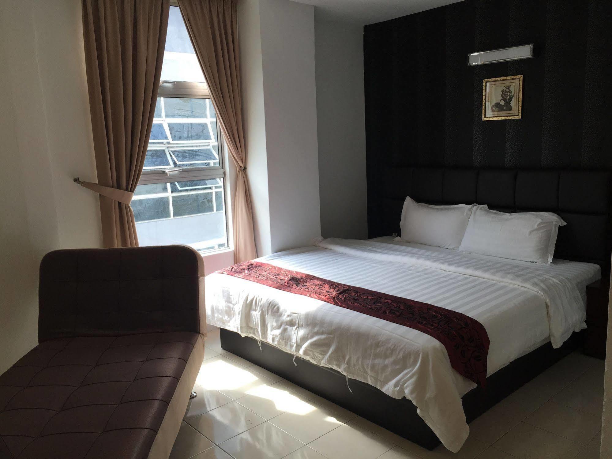 Havona Hotel - Taman Tropika Kulai Exterior foto